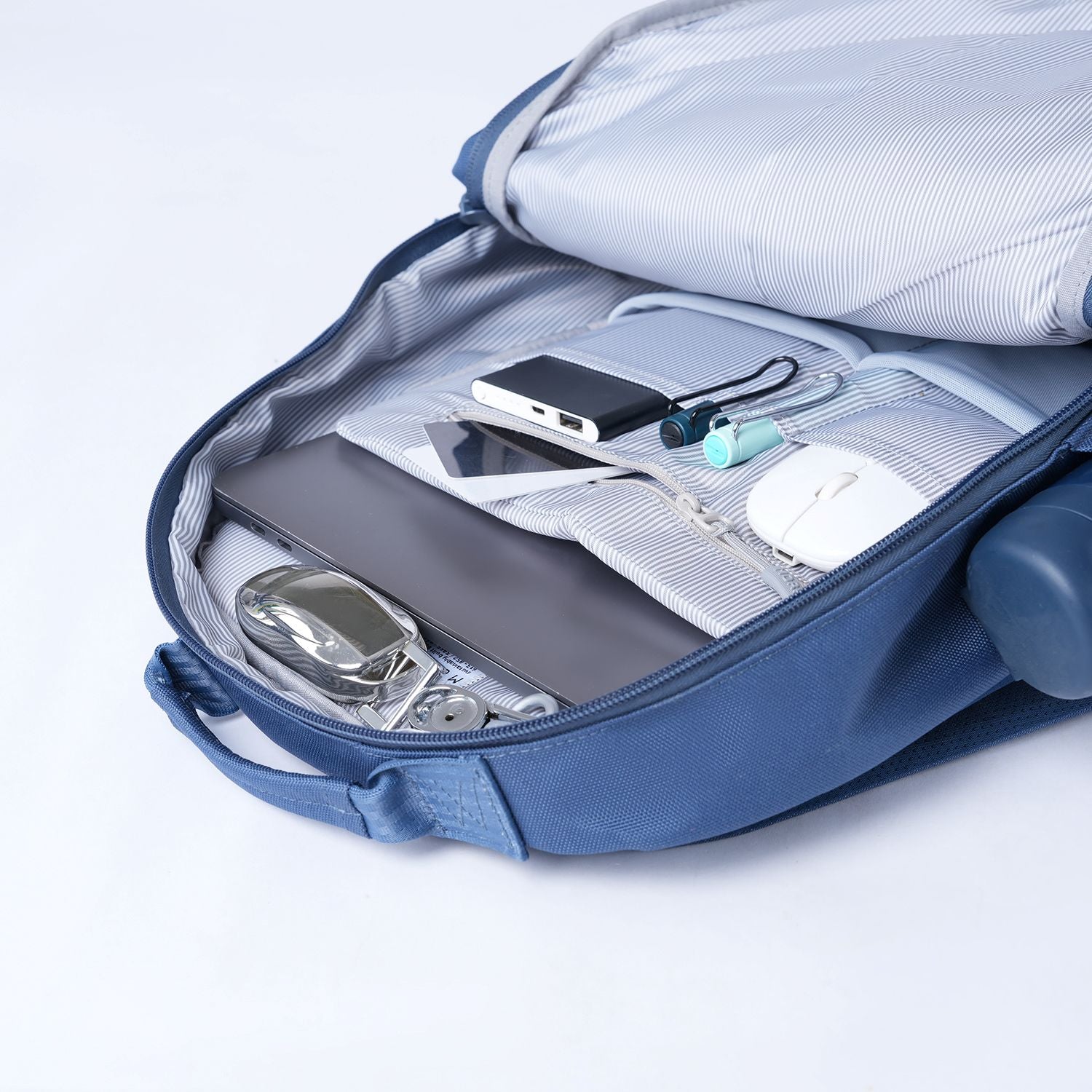 MORAL BAGS Umago Stag I ruksak M, plava, prostrana unutrašnjost s pretincem za laptop i mrežastim džepovima