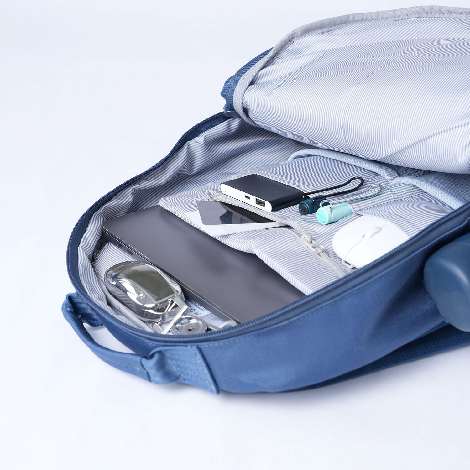 MORAL BAGS Umago Stag I ruksak M, plava, organizacijski pretinac s mjestom za elektroniku i pribor