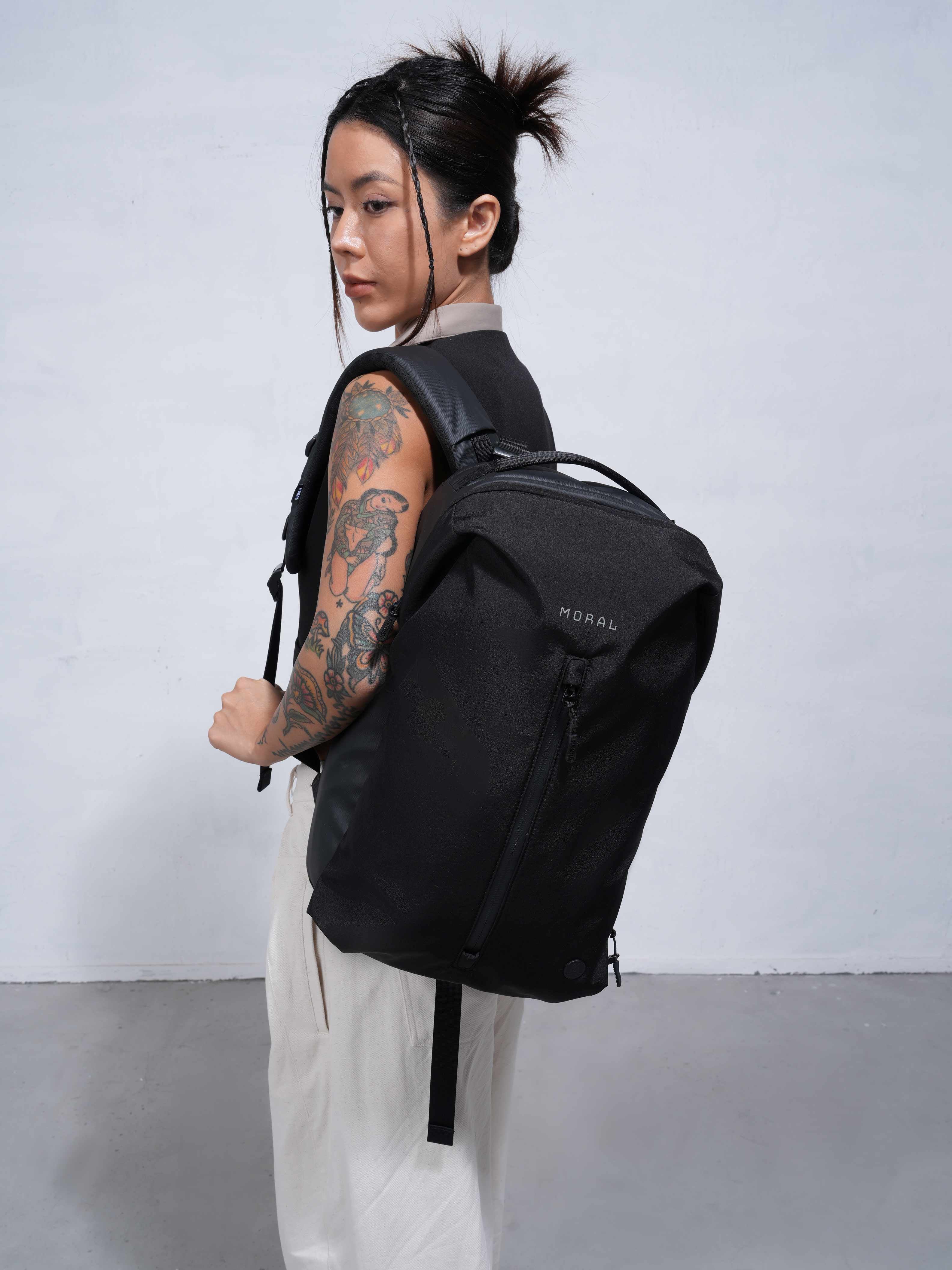 Ruksak MORAL BAGS Umago Ronin, crna, nošenje na leđima, rPET nylon mat teksture, 46×29×12 cm