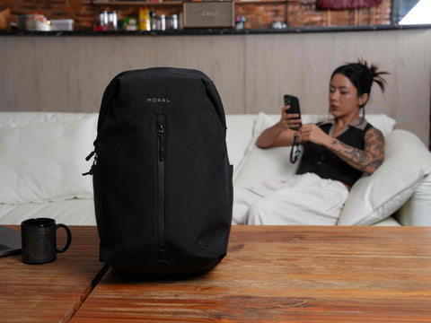 Ruksak MORAL BAGS Umago Ronin Backpack, crna, kompaktna silueta od rPET nylona, kapacitet 21–25L