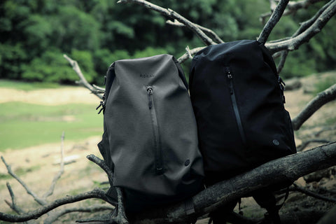 Ruksak MORAL BAGS Umago Ronin, crna i siva varijanta, rPET nylon, proširivi kapacitet 21–25L