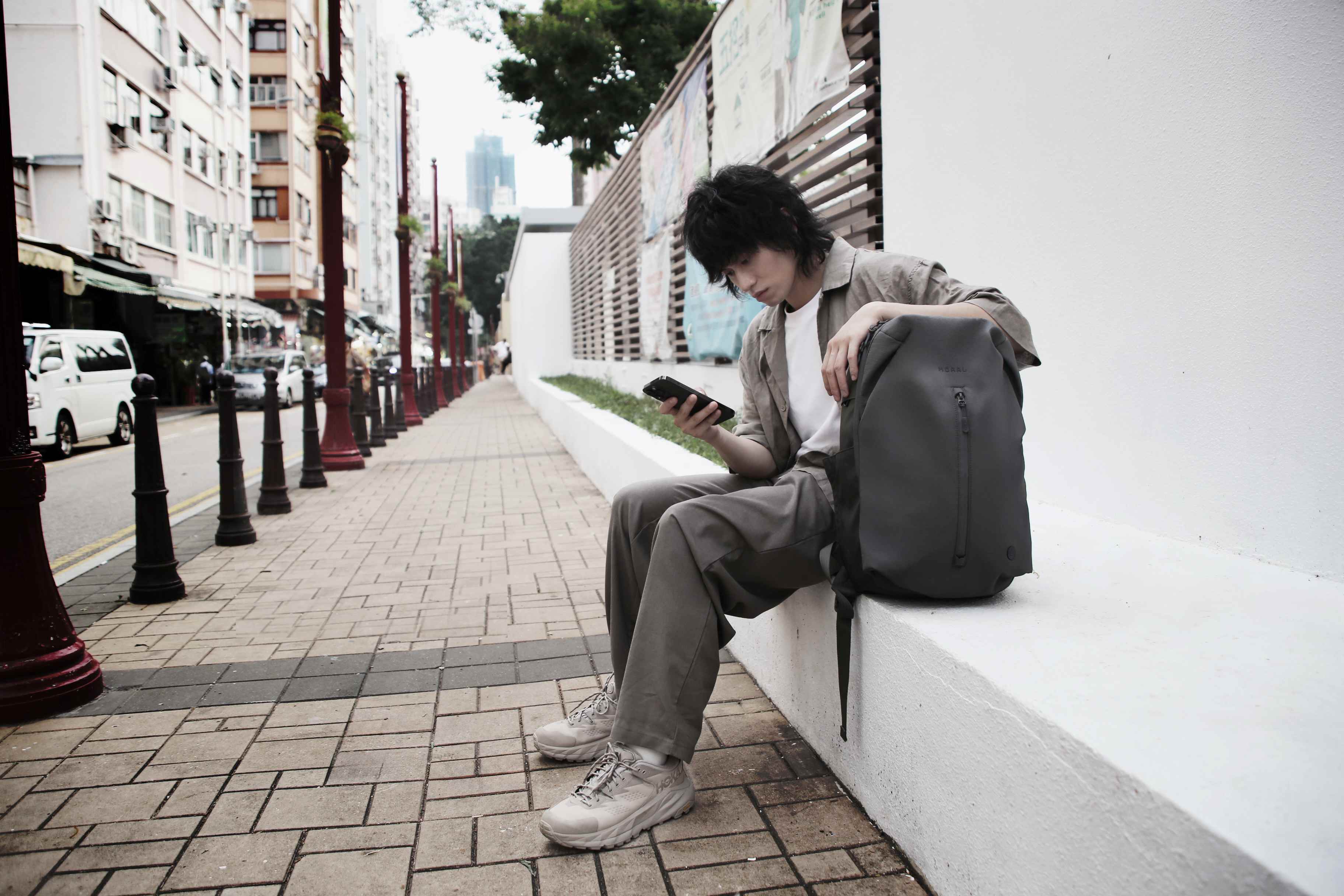 Ruksak MORAL BAGS Umago Ronin, siva, kompaktna silueta od rPET nylona, kapacitet 21–25L