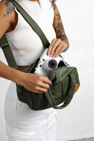 MORAL BAGS Chapel Sudoku torba, zelena, nošenje cross-body uz odvojivu naramenicu, kapacitet za fotoaparat