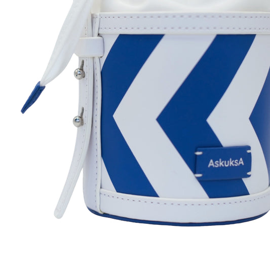 AskuksA C for Circle logo detalj, reciklirana koža plavo-bijela, ručna izrada